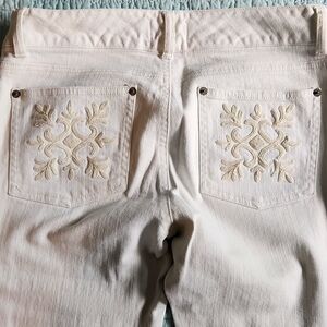 WHITE HOUSE BLACK MARKET Cream Capri Jeans 6